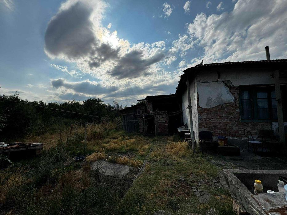 Продава се едноетажна къща