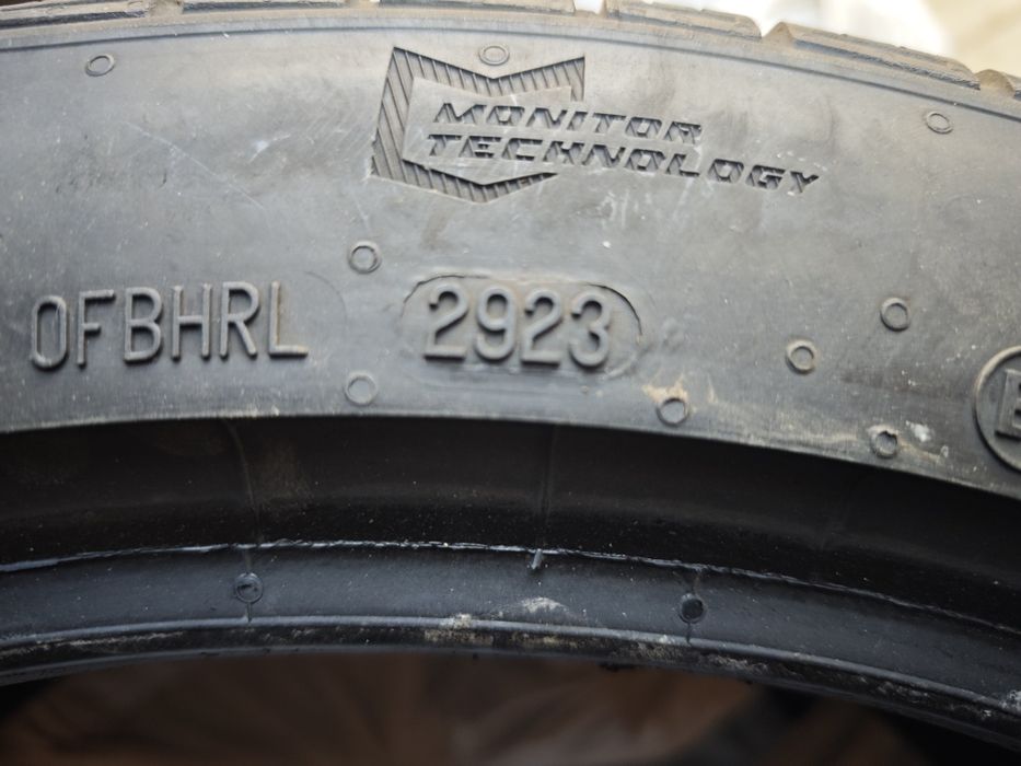 Продам шины 245/40/19