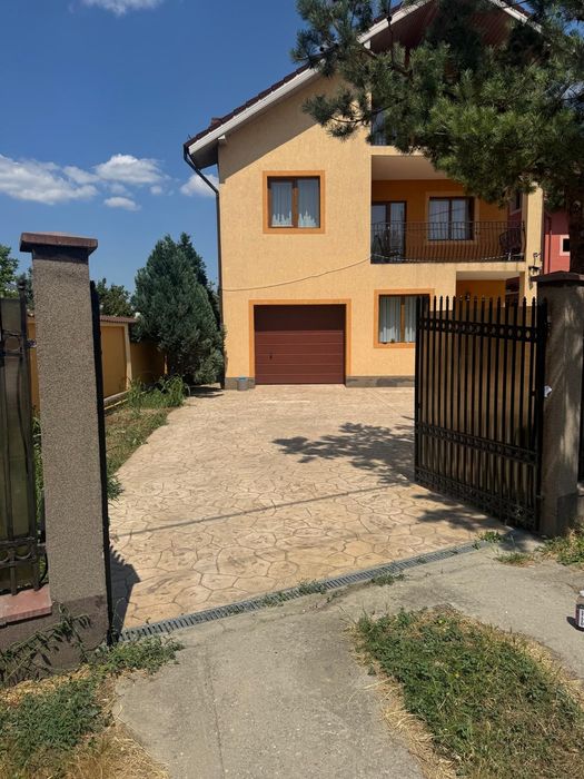 Inchiriez casa !