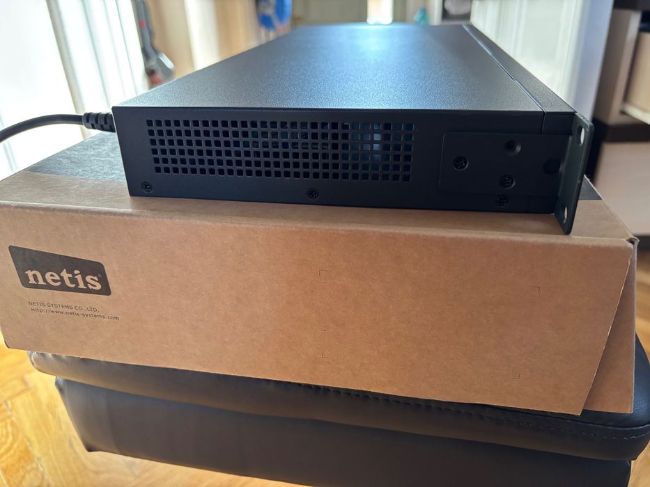 Ethernet Switch ST3124 Netis 24 Porturi 10/100Mbps Montabil in Rack