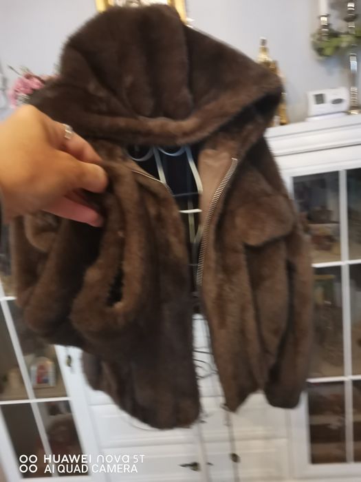 Blana scurta maro cu glugă