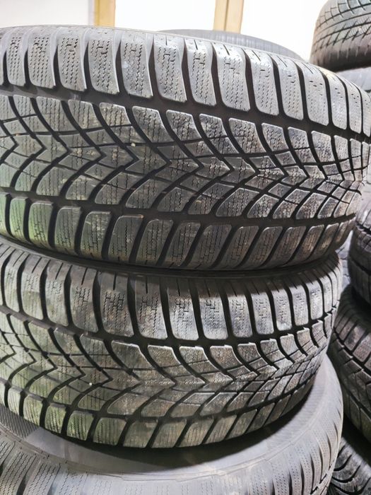 2 бр зимни 225/50/17 Dunlop