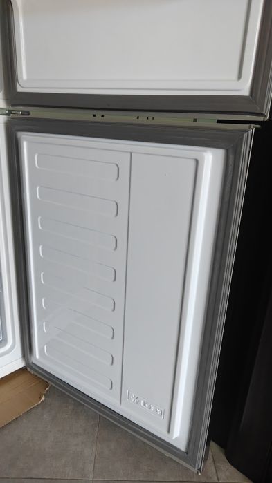 Хладилник с фризер Beko RCNA-365 E30 ZX
