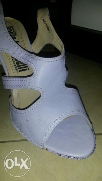 Обувки с висок ток