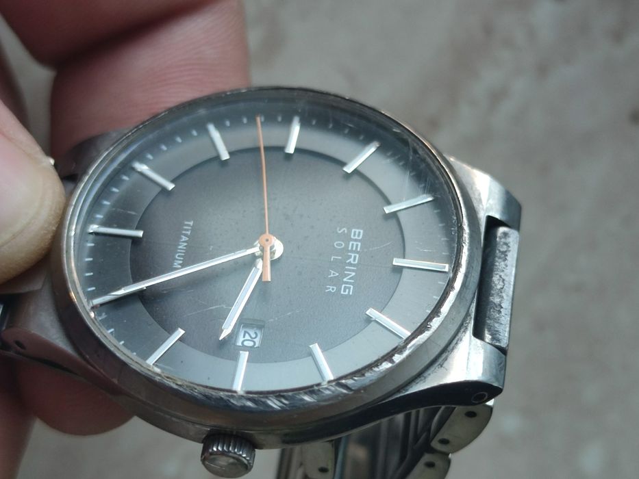 Ceas Bering Solar Titanium 14440, geam Safir, încărcare solară, complet din titan