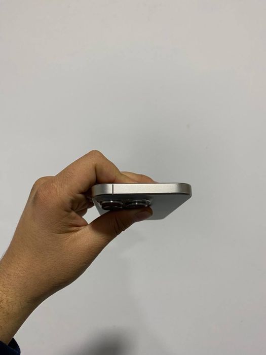 Iphone 15 pro natural