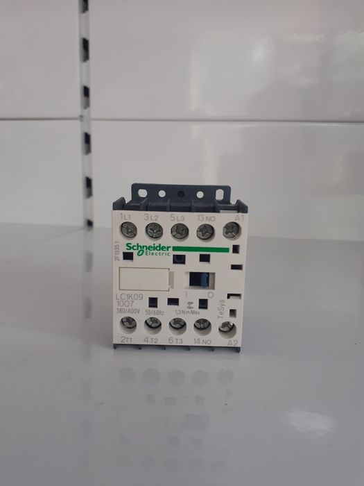 Контактор "Schneider" 3 п