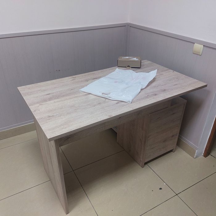 Продается компьютерный стол почти новый