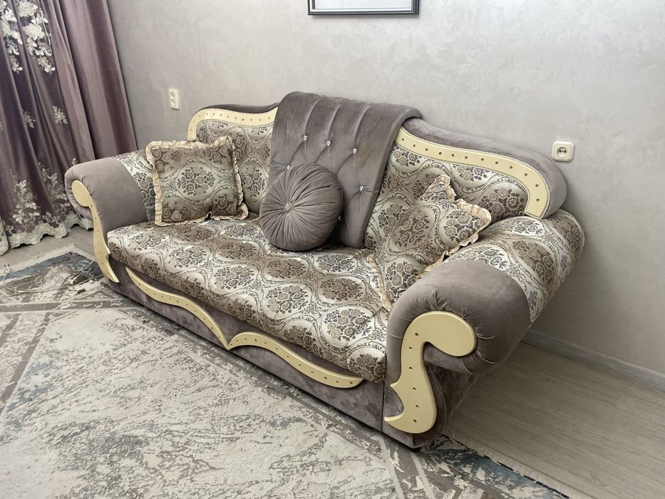 Продам Диван в хорошем состоянии