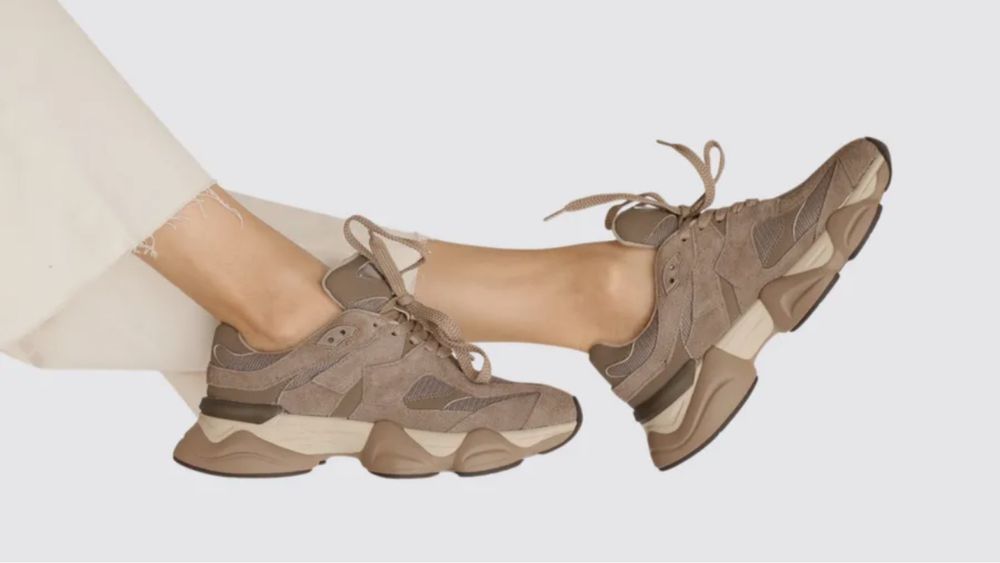 Продам женские кроссовки