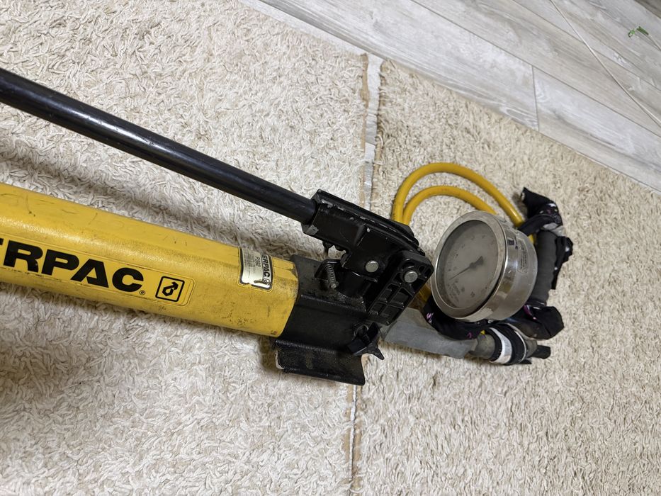 Продам гидравлический насос