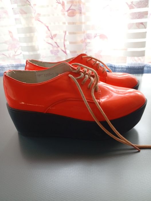 Продам ботильоны.