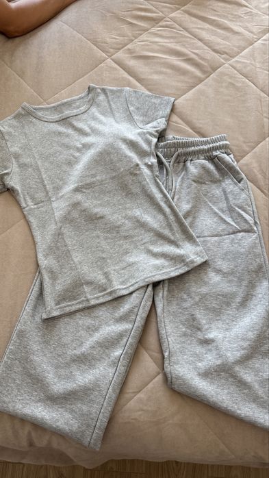 Футболки женские