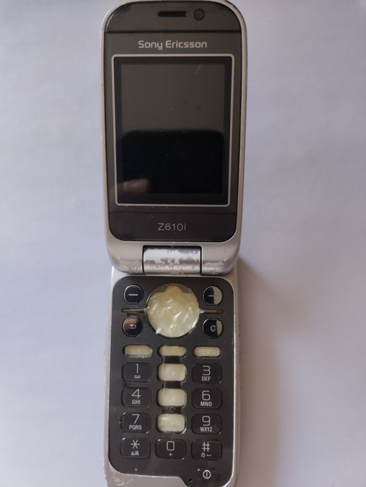 продам телефон старый ЗАРЯДНОЕ УСТРОЙСТВО В КОМПЛЕКТЕ!мыльница камера