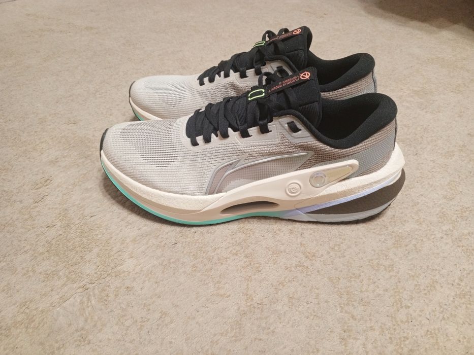 Новые люксовые кроссы Li Ning, 45 размер