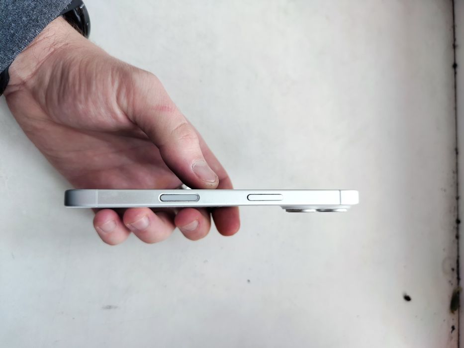 iphone 16 белый.