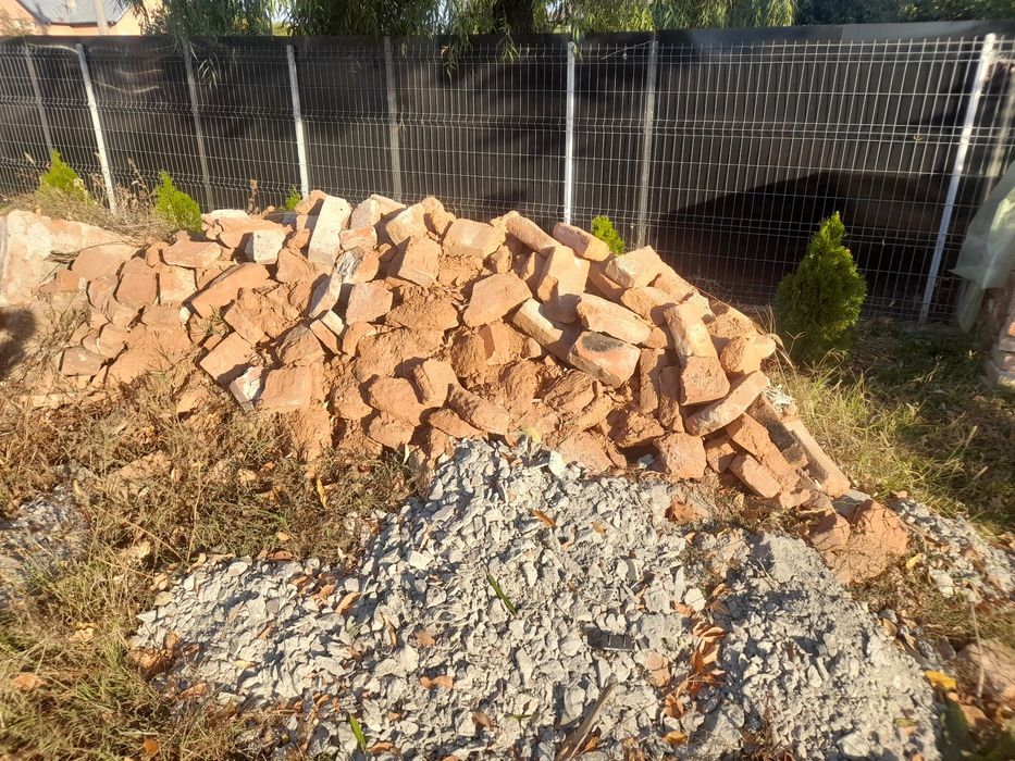cărămidă roșie plina rezultata din demolari