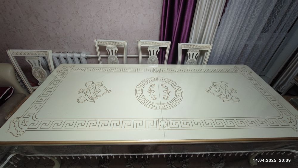 Стол для гостиной