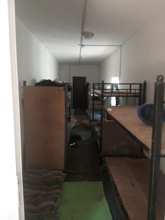 Konteyner sotiladi krovati bilan