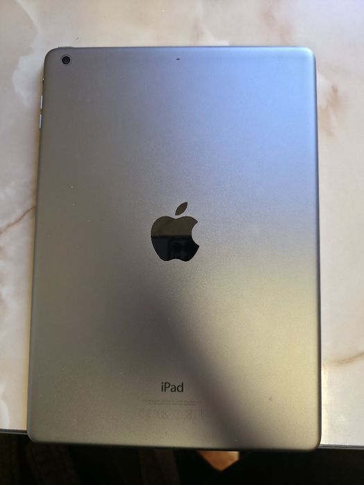 iPad Air 1 (Model A1474) Wi-Fi - Stare estetică foarte bună - Pentru piese / Bypass