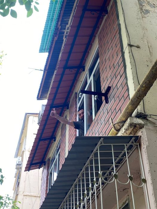 Установка козырьков и Бельевых роликов.