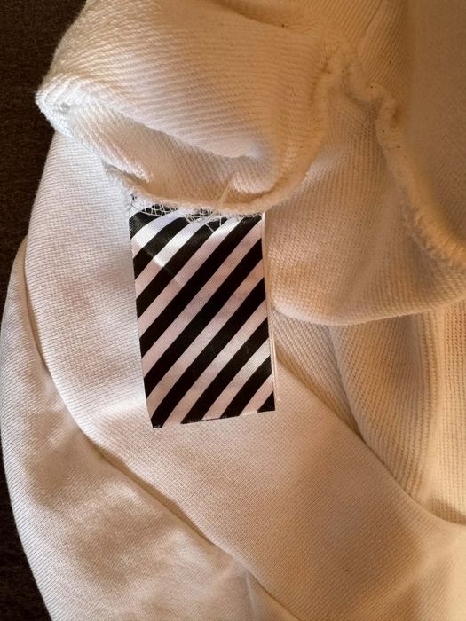 Off White pulover