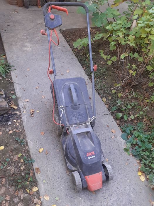 Газонокосилка электрическая.