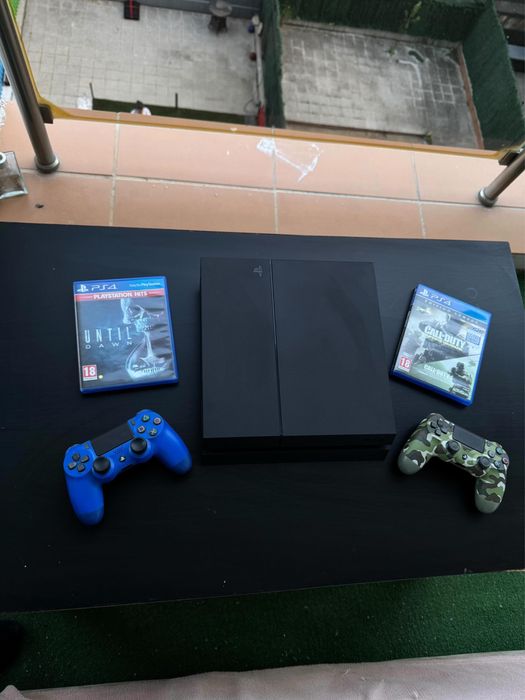 Playstation 4 + 2 контролера и 2 игри