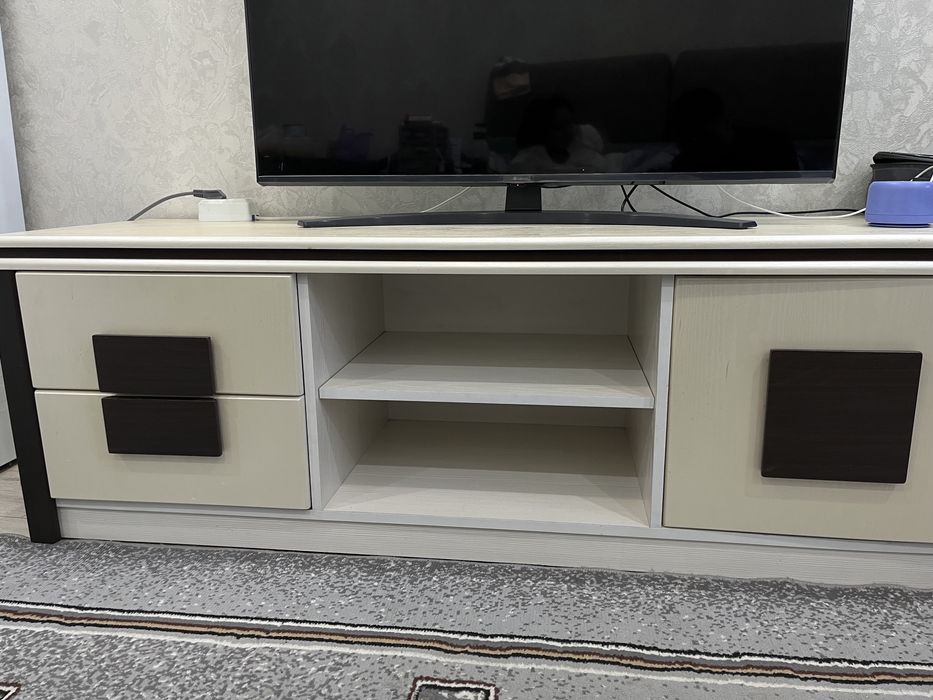 Продам тумбу под телевизор
