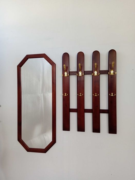 Портманта - закачалки и огледала от масив.