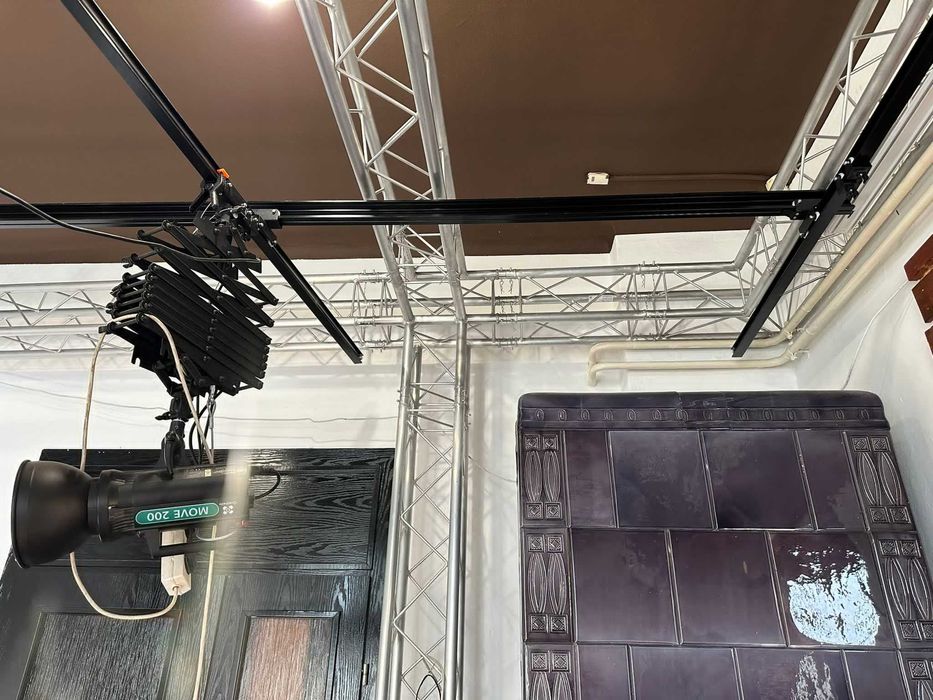 SCHELA PENTRU EXPOZITII,EVENIMENTE,STUDIO FOTO cu bare pentru pantografe,2 pantografe incluse,findaluri si suport