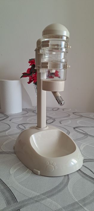 Dispenser apa ptr animale