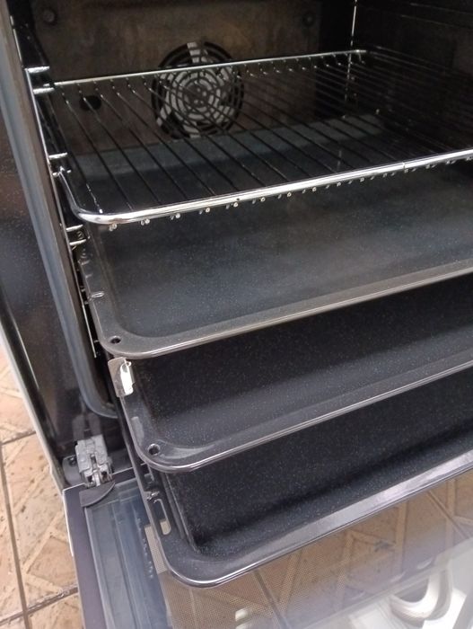 Свободно стояща печка  с индукционни котлони Voss 2 години Гаранция!