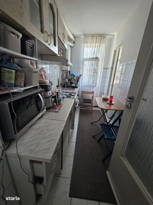 De vanzare apartament  3 camere și balcon plus boxa si loc de parcare