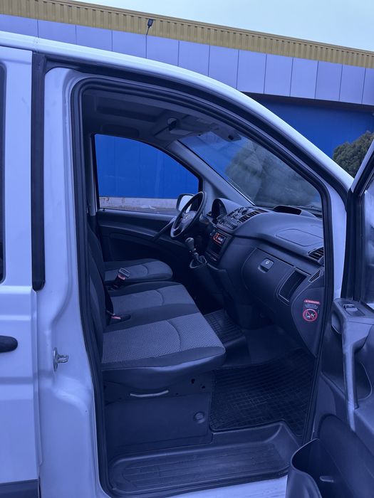 Vand Mercedes Vito 2.2-163 cp,euro 5,6 locuri,extralung,an 2013,ac,