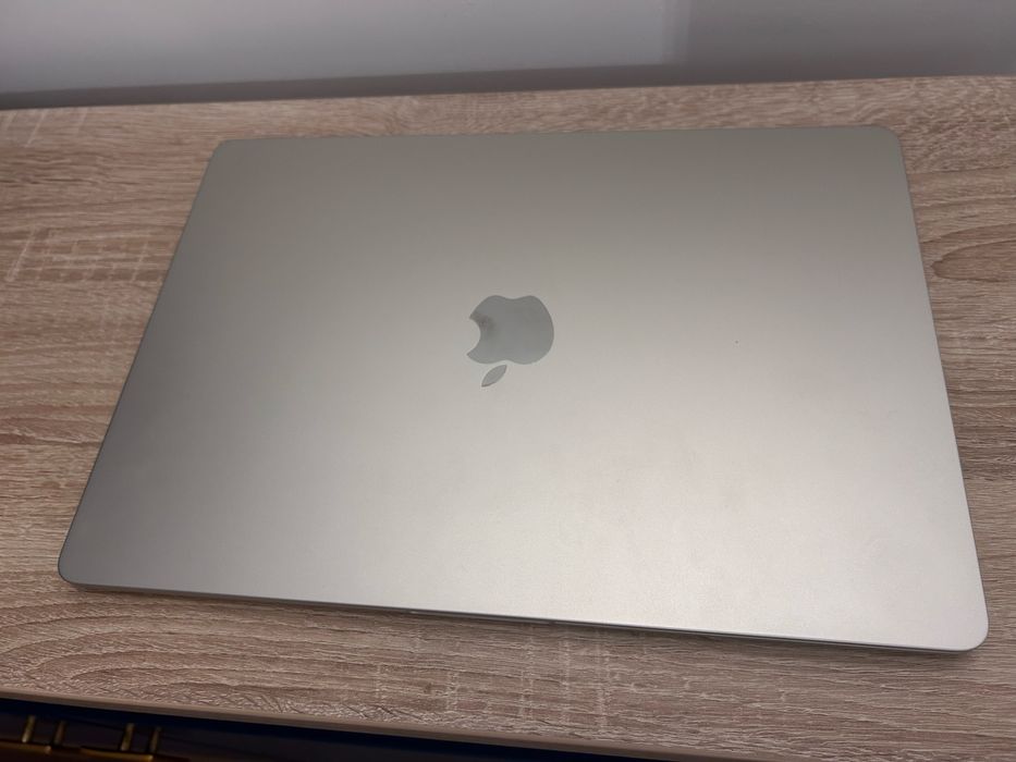 MacBook Air 15” M2 2023 / Baterie 100% / 19 cicluri / Ca nou