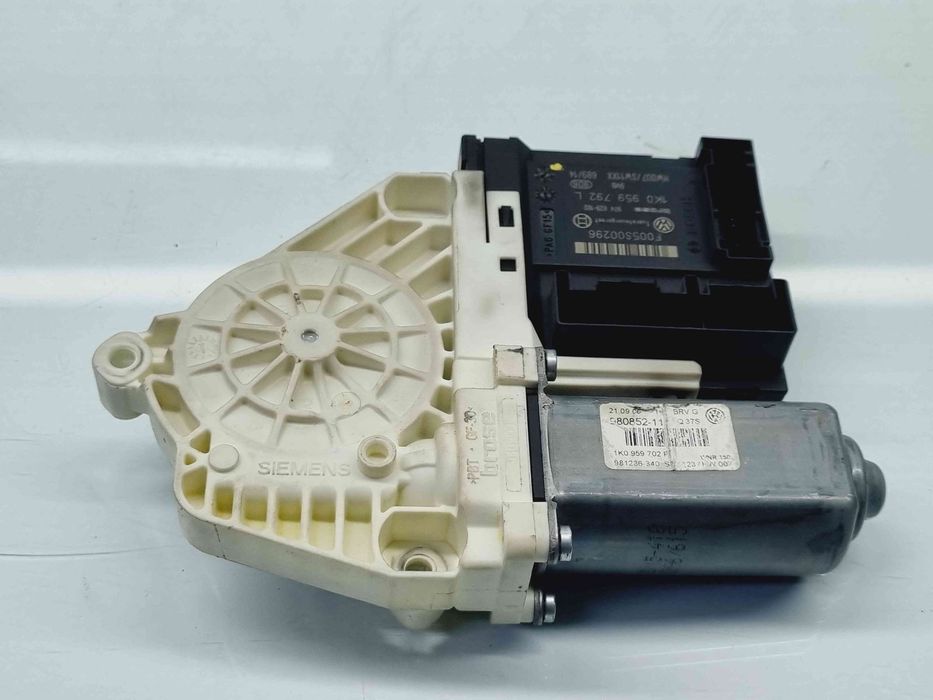 Motoras geam dreapta fata Volkswagen Passat B6 Variant (3C5) [Fabr 200