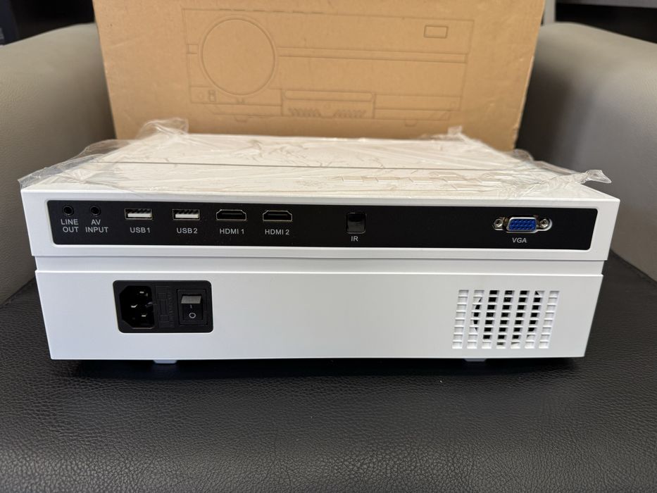 Продавам нов проектор Topvision T26L