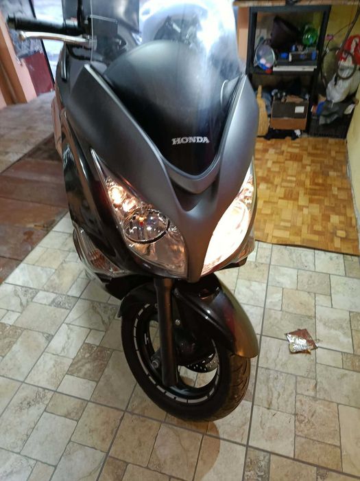 Скутер Honda Silver Wing