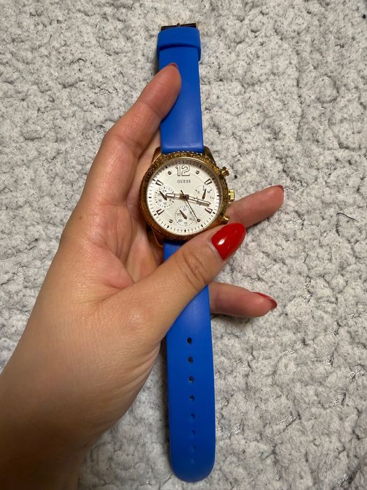 Часовник GUESS + Подарък