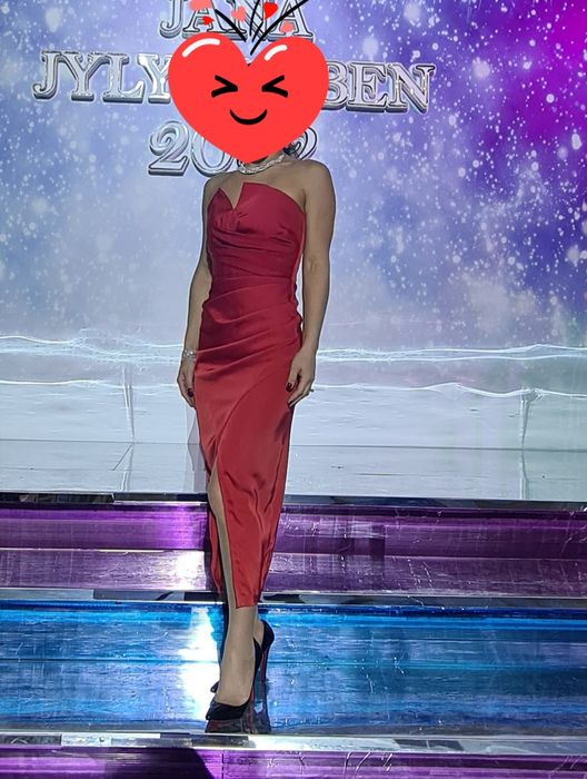 Вечернее красное платье