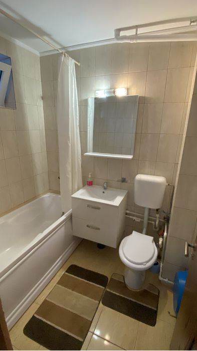 Inchiriez apartament decomandat cu 2 camere vis a vis de Campus .