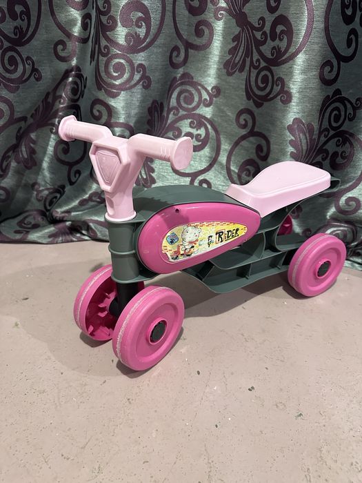 Bicicleta cu 4 roti  copii mici