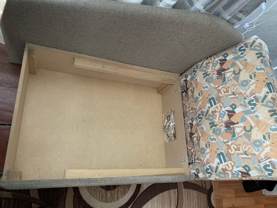 Продам Диван в хорошем состоянии