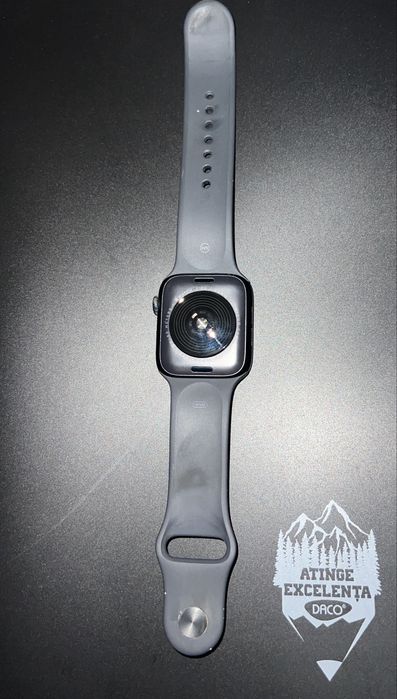 Apple Watch SE 44mm (2024)