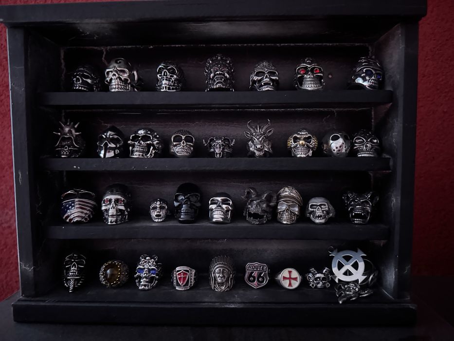 Готически пръстени черепи