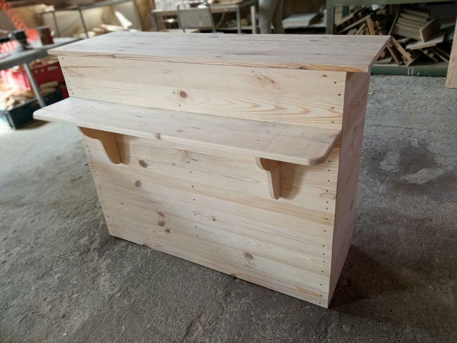 Щанд маса с клиентски плот