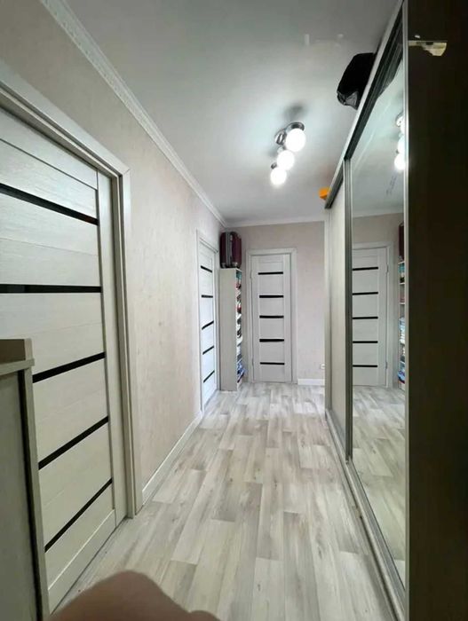 продается 2 ком квартира район Кунаева