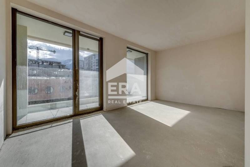 Южен четиристаен апартамент в луксозна сграда с АКТ 16 в кв. Кръстова