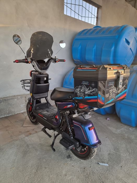 янги холатдаги скутер